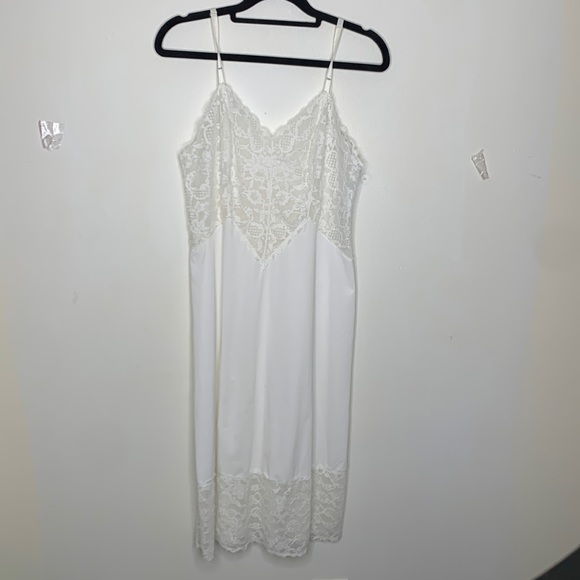 T8 Vintage Vanity Fair slip for dresses creamy white size small - Picture 14 of 14